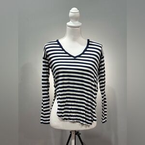 CLEARANCE! Navy Striped Madewell V-Neck Top Size XS